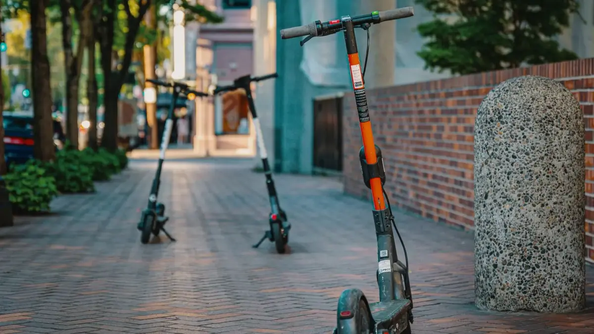 Multa por circular en patinete sin seguro o sin registro en 2026: cuánto pagas y cómo evitarla